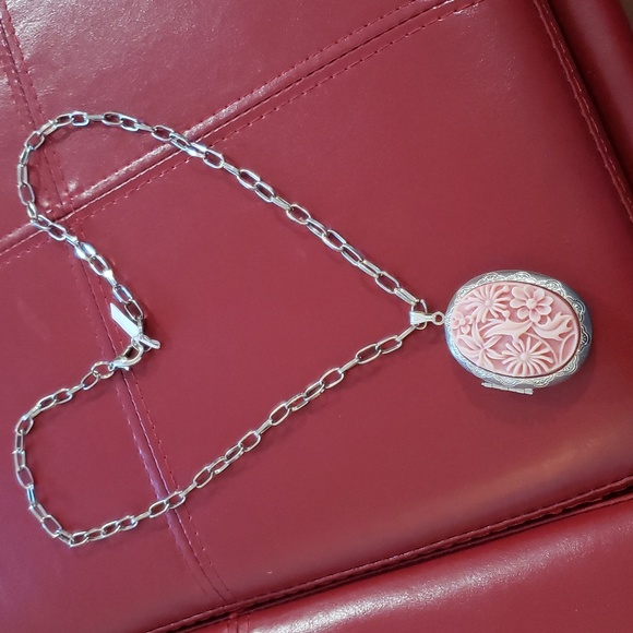 Locket - Picture 1 of 5